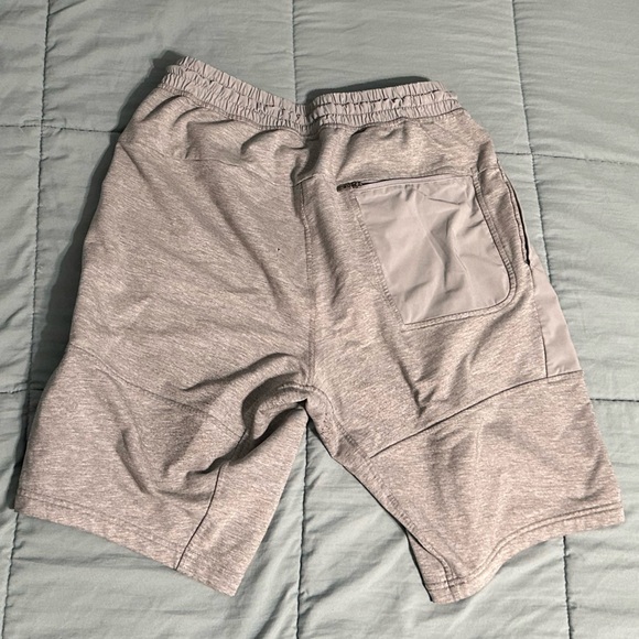 Men’s Lululemon Shorts - Picture 3 of 4